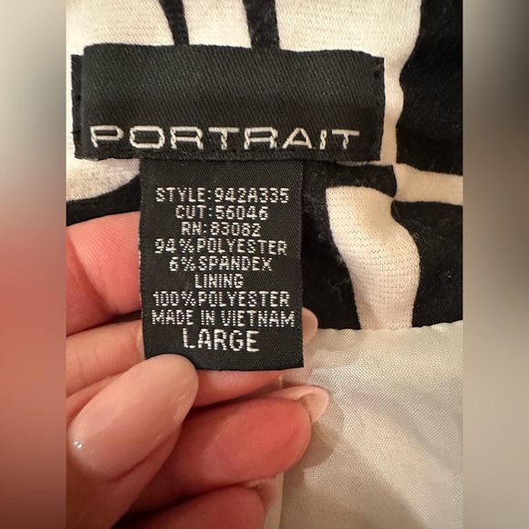 EUC PORTRAIT Black and White 3/4 Sleeve Boxy Blazer with Peter Pan Collar - Picture 5 of 7